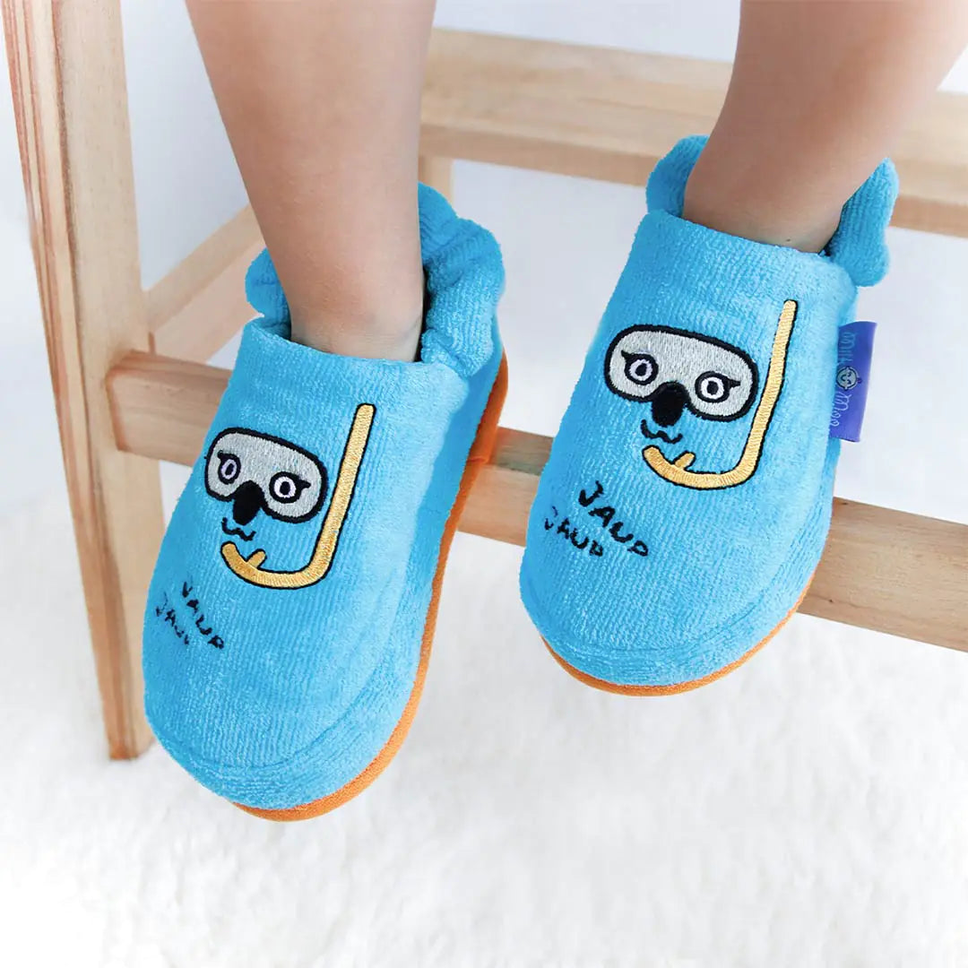 Milk&Moo Poncho and Children's House Slippers Cool Koala